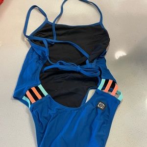 Jolyn one piece, 3 vent sides